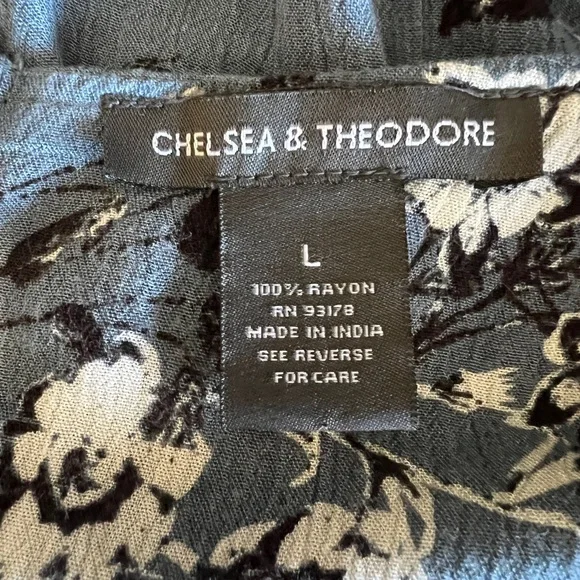 Chelsea & Theodore Blue and Black Floral Flowy Boho Blouse - Large - Picture 9 of 10